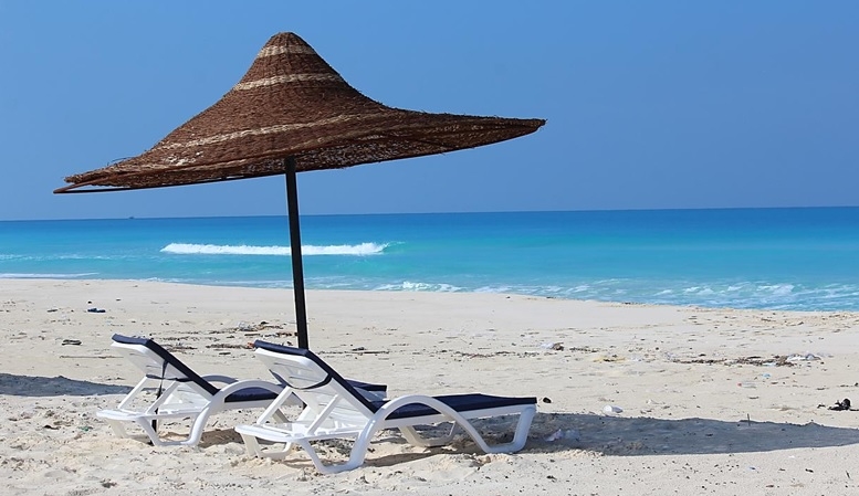 الاستثمار في المنتجعات الساحلية: الفرص والمخاطر